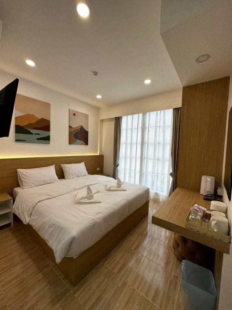 Deluxe Double Room Alternate View